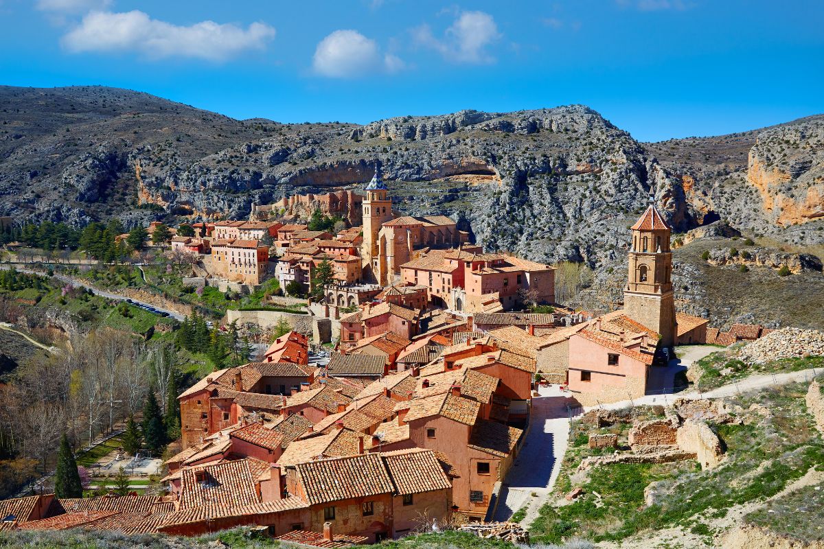 Albarracín, pueblo de piedra rojiza en Teruel, Aragón
