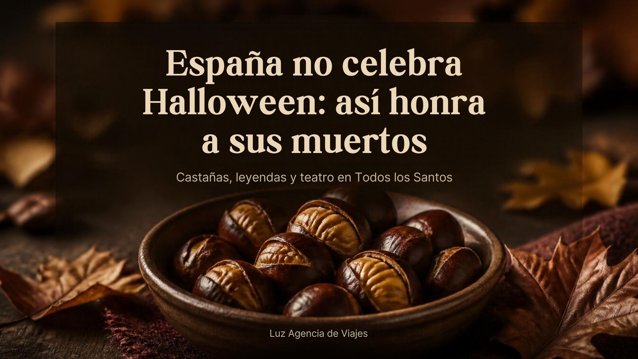 Tradiciones de Todos los Santos en España: cuenco de castañas asadas con hojas de otoño