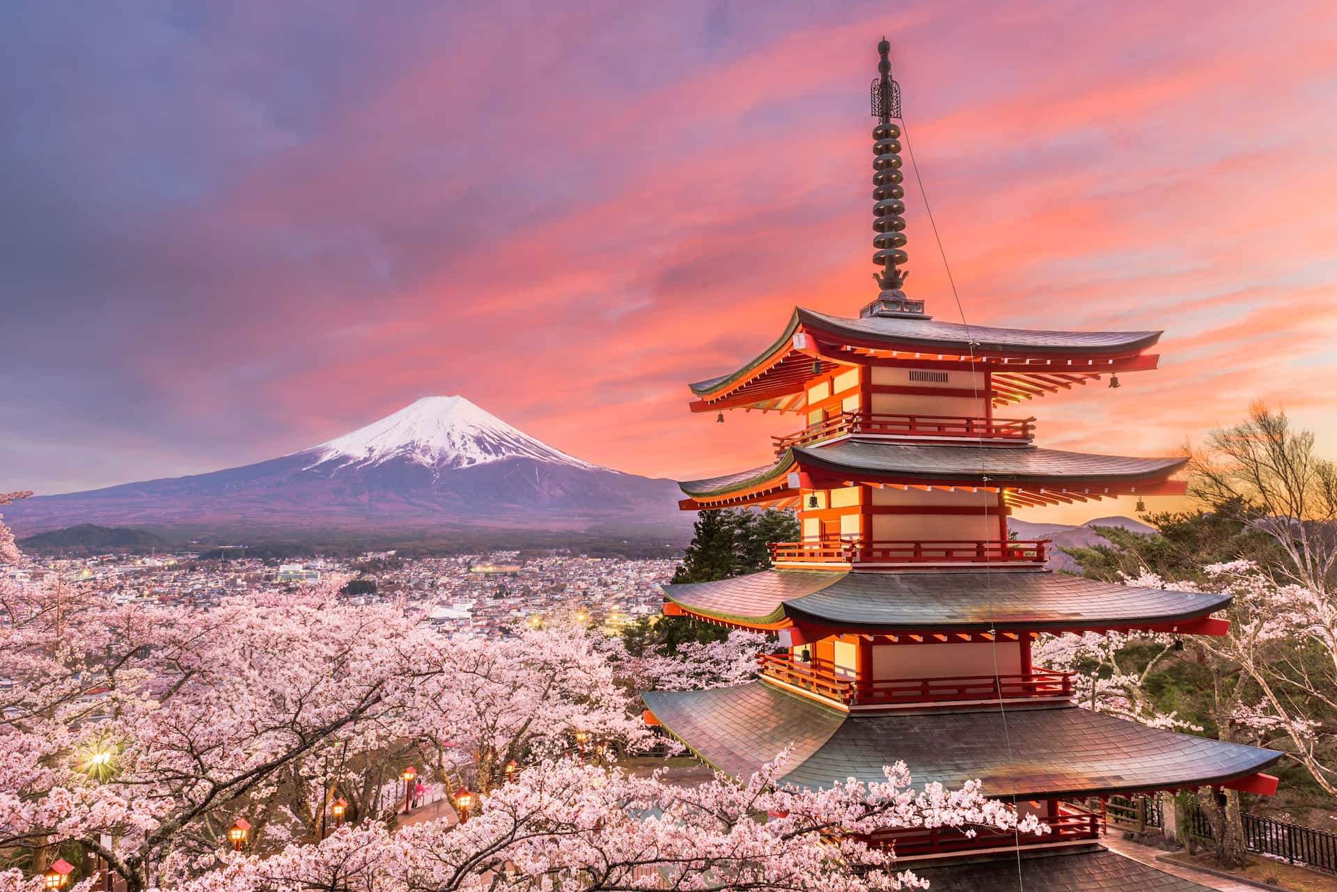 Templo japonés junto al Monte Fuji