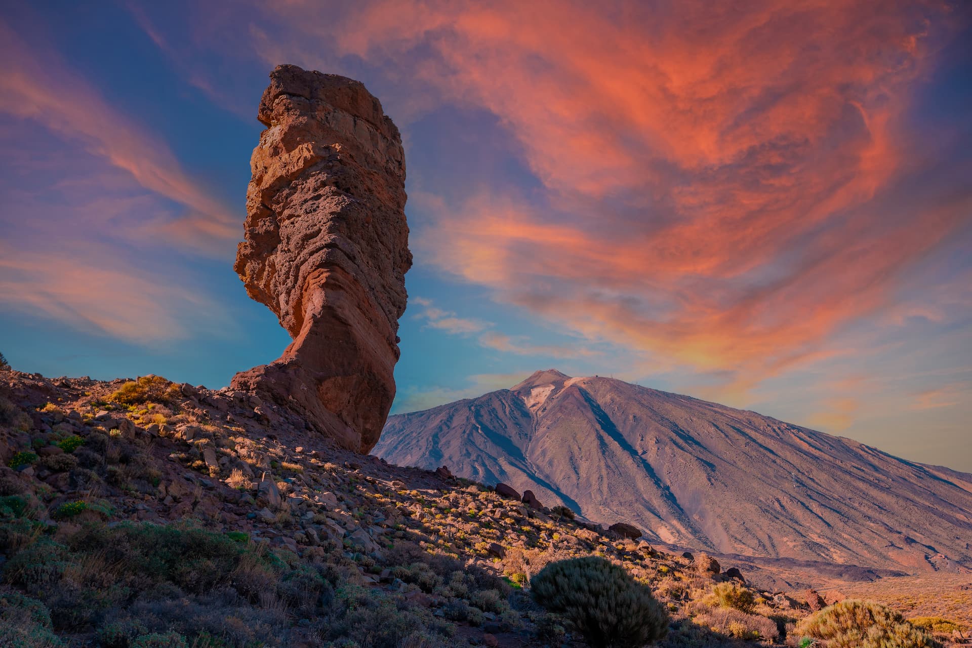 Roque Cinchado y el Teide